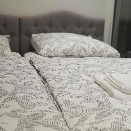 Ferienwohnung Mit Jacuzzi Naehe Flughafen Koeln Bonn Troisdorf Exteriér fotografie